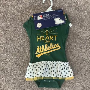 Oakland A’s bodysuit set
